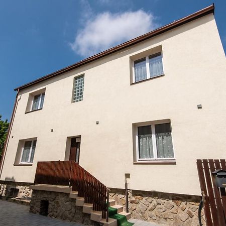 Hello Apartmanhaz Шопрон Екстериор снимка