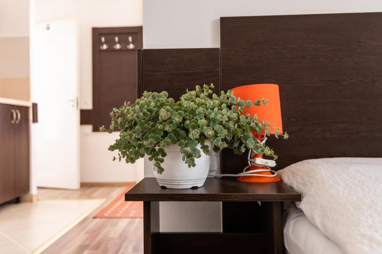 Hello Apartmanhaz Шопрон Екстериор снимка