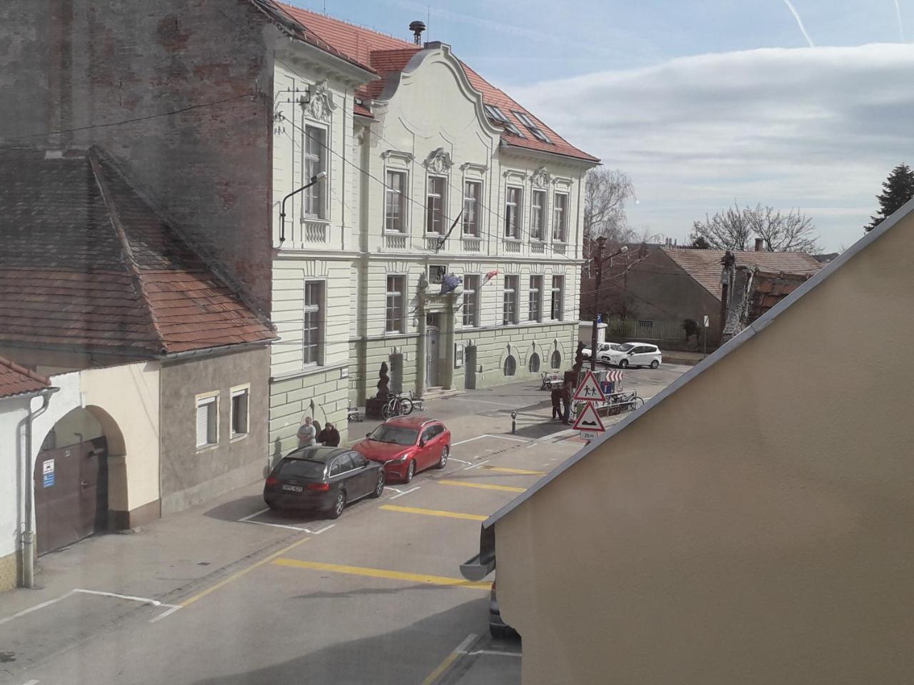 Hello Apartmanhaz Шопрон Екстериор снимка