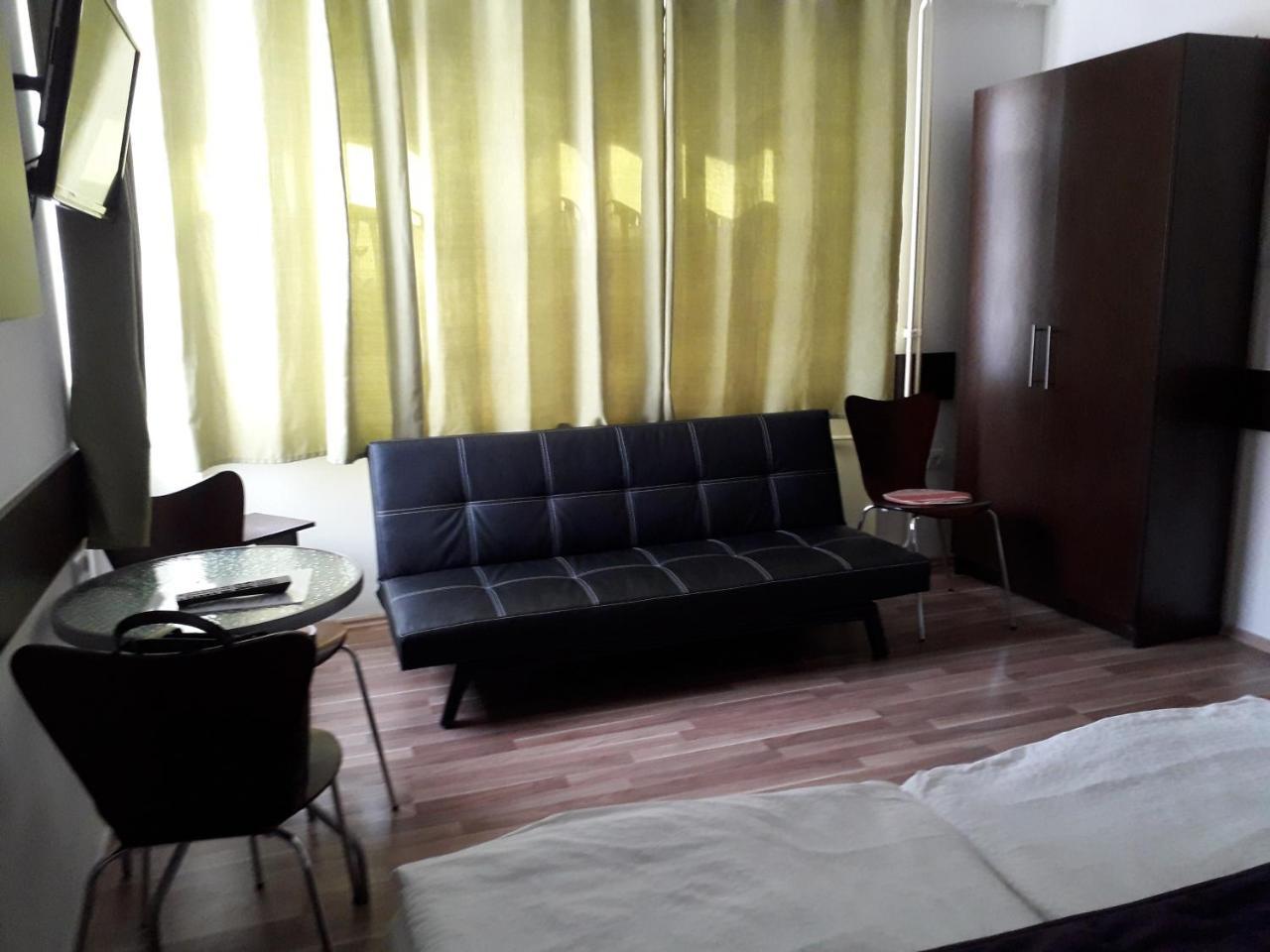 Hello Apartmanhaz Шопрон Екстериор снимка